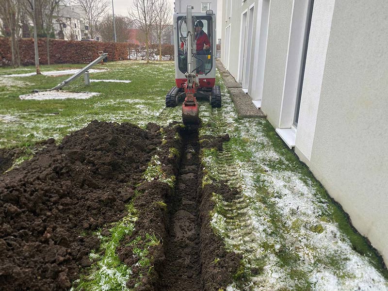 Kanalbau - graben an einer Wohnanlage von MD Bau GmbH in Oberösterreich